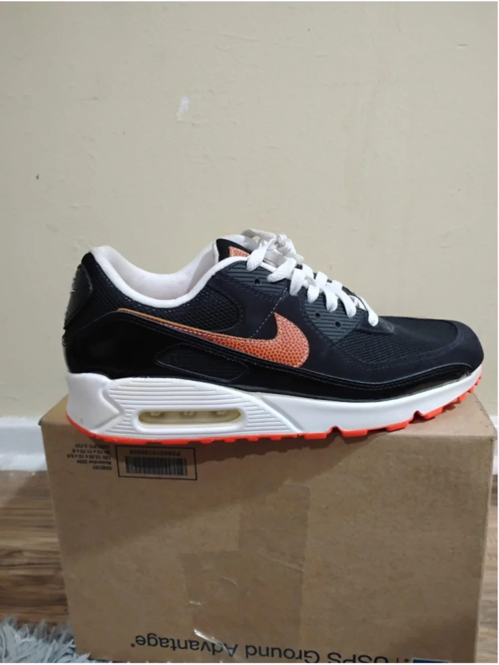 Nike Air Max 90 Football Swoosh Men Size 10.5 Black Orange Sneakers DJ5981-001